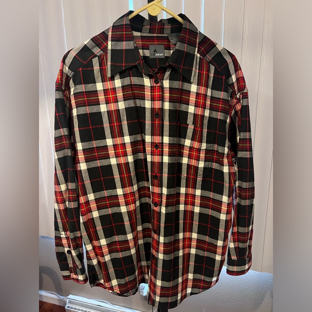 Women’s Liz Wear Black And Red Flannel Size Large